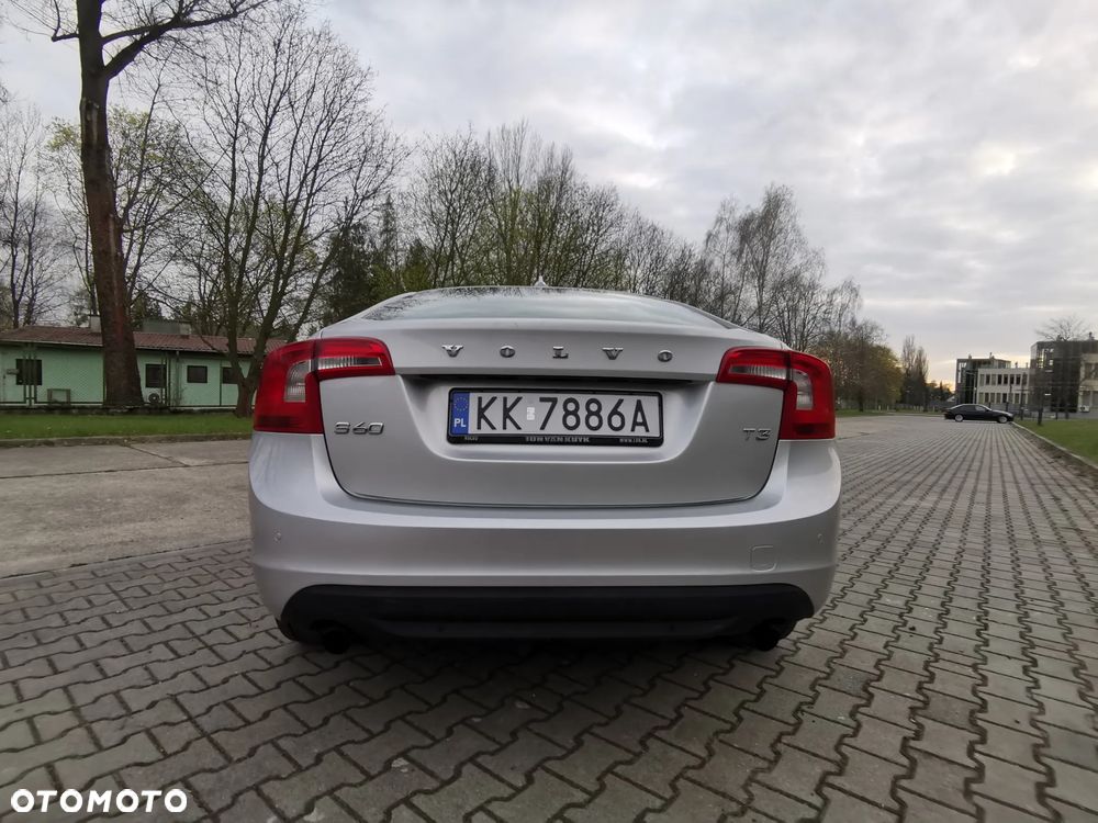 Volvo S60 T3 Momentum - 3