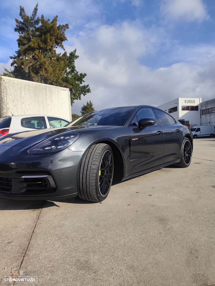 Porsche Panamera - 1