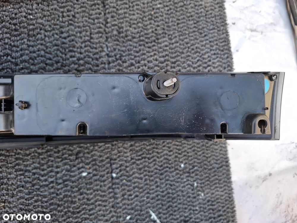 RANGE ROVER VOGUE V L460 22-> LAMPA TYLNA BLENDA EUROPA - 11