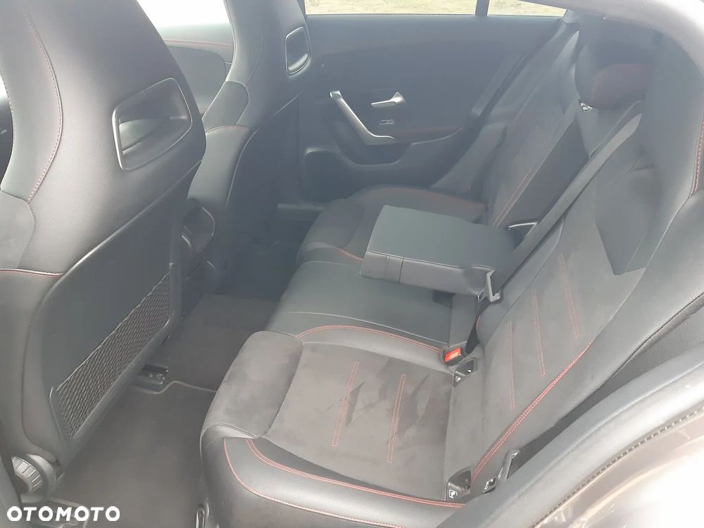 Mercedes-Benz CLA 200 AMG Line - 17