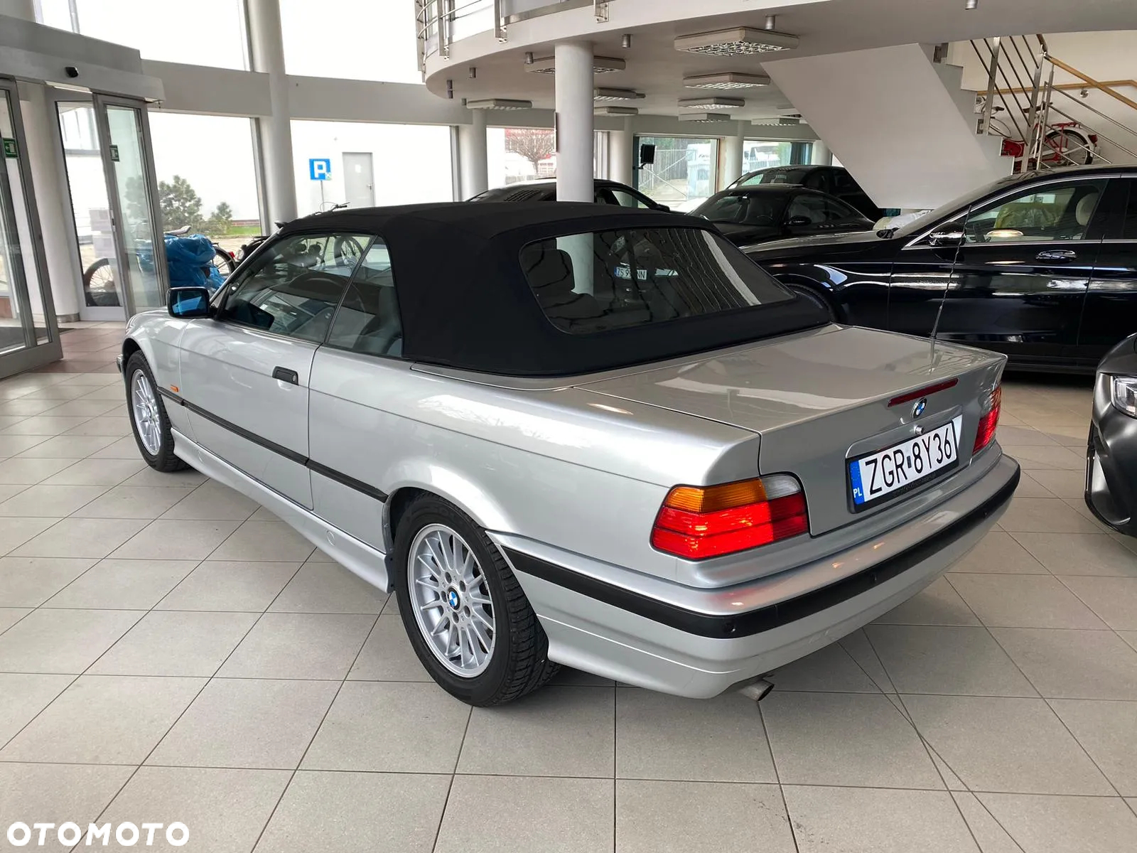 BMW Seria 3 318i Cabriolet - 11