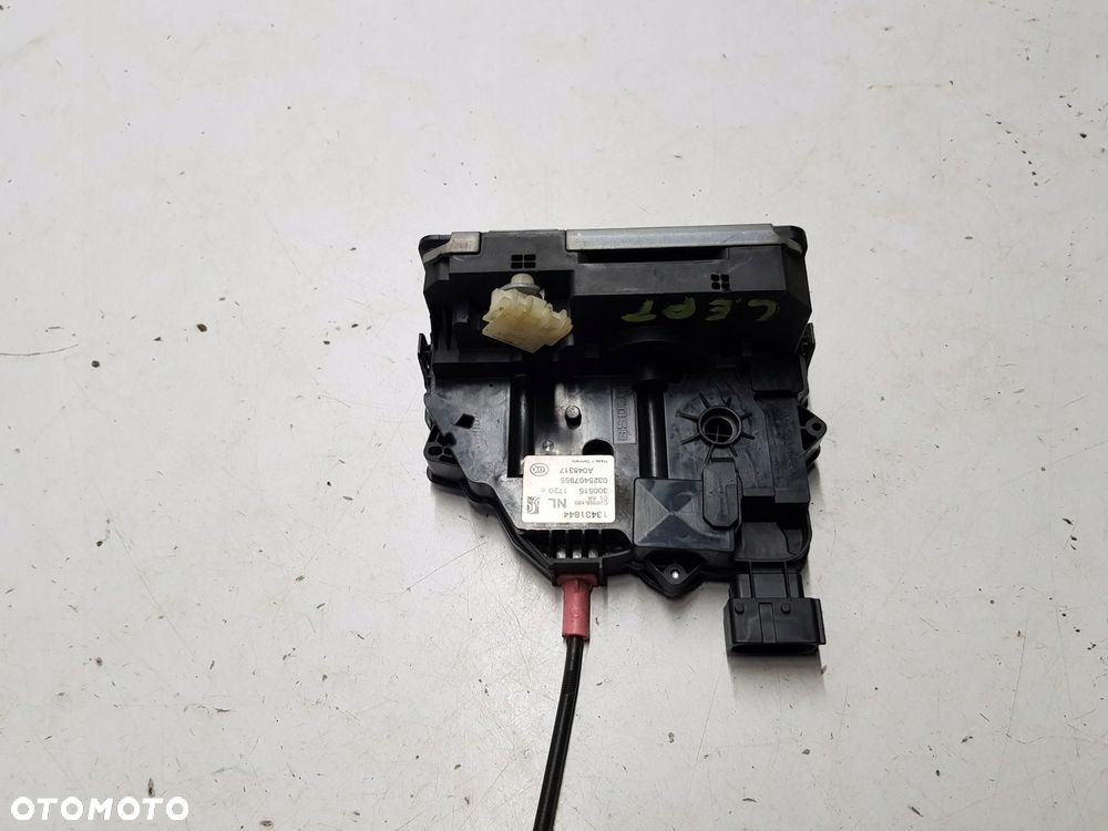 zamek drzwi prawy tył Opel Corsa E 13431844 - 2