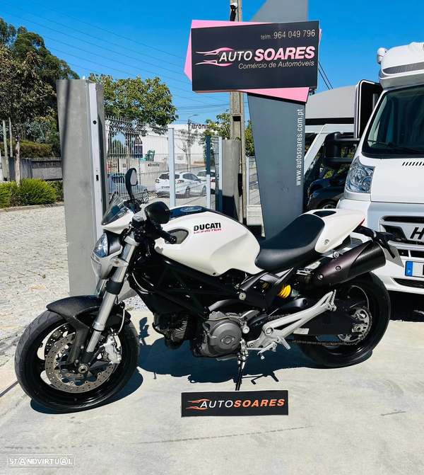 Ducati Monster  696