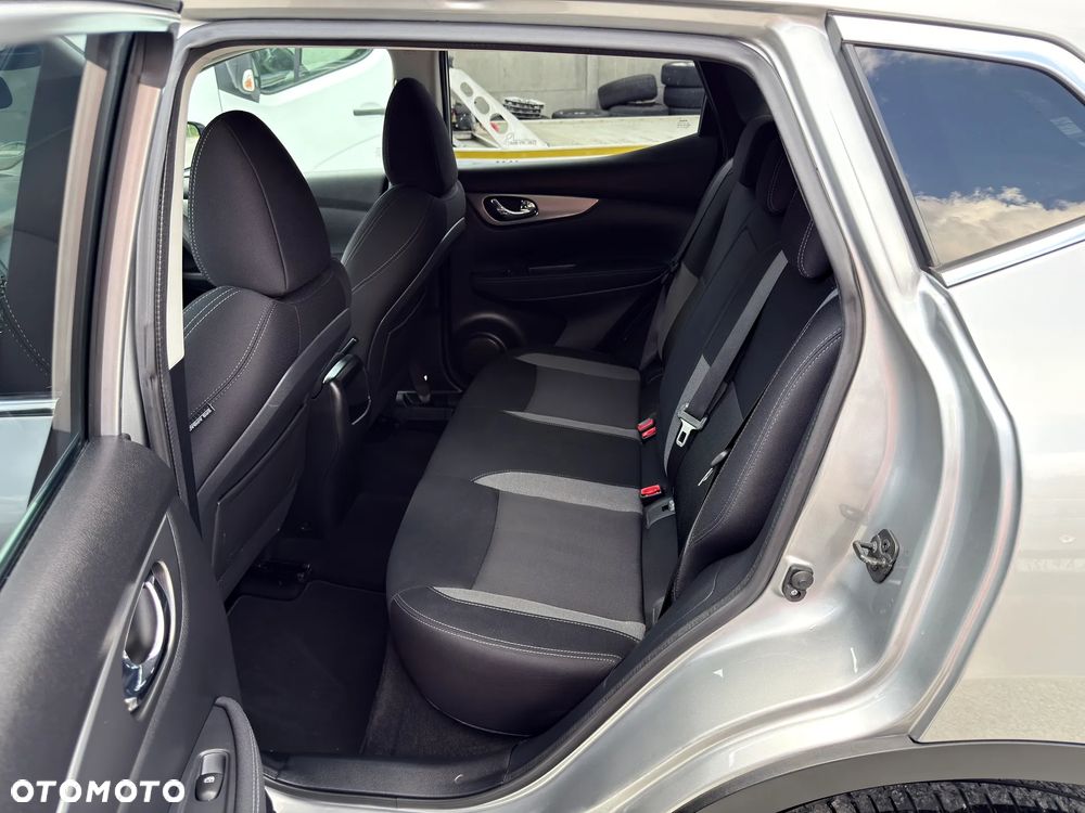 Nissan Qashqai 1.6 DIG-T N-Connecta - 17