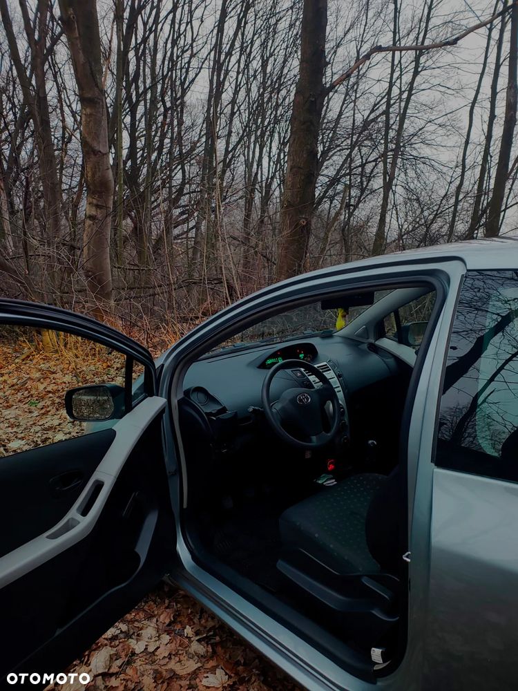 Toyota Yaris 1.3 Terra - 2