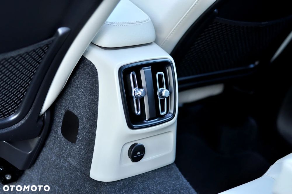 Volvo XC 40 T4 Plug-In Hybrid Inscription - 26