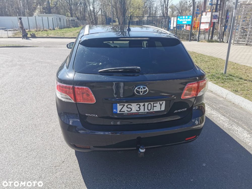 Toyota Avensis 2.0 D-4D - 26
