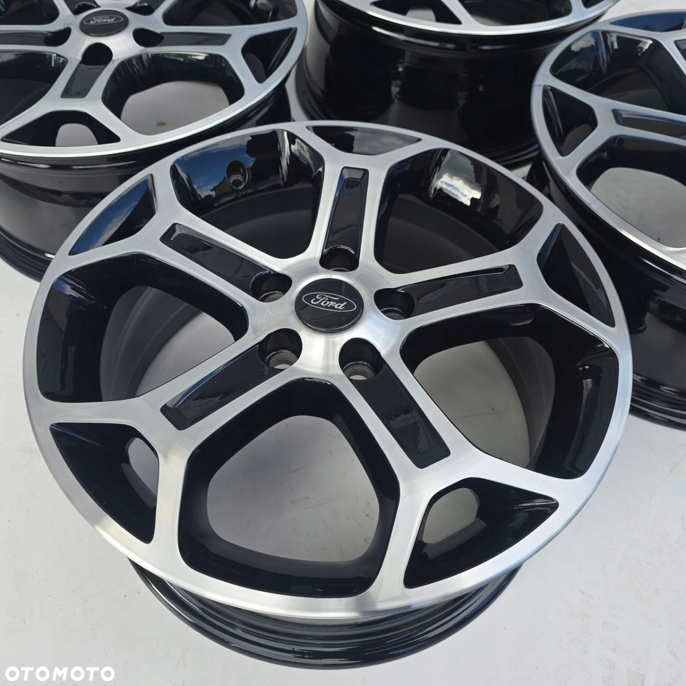 FORD MONDEO S-MAX C-MAX KUGA FOCUS 17 5x108 ET55 4X - 4