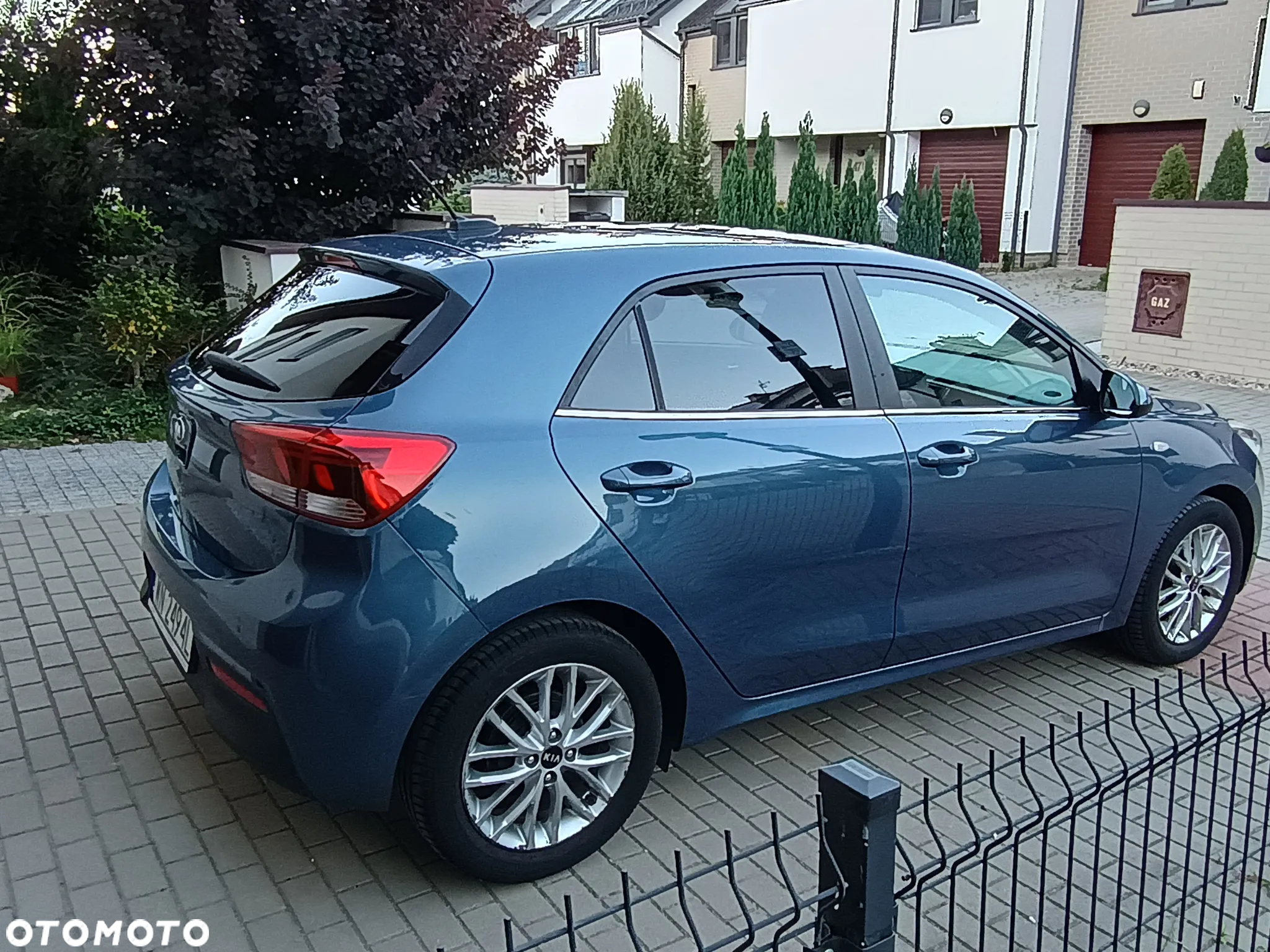 Kia Rio 1.2 L - 6