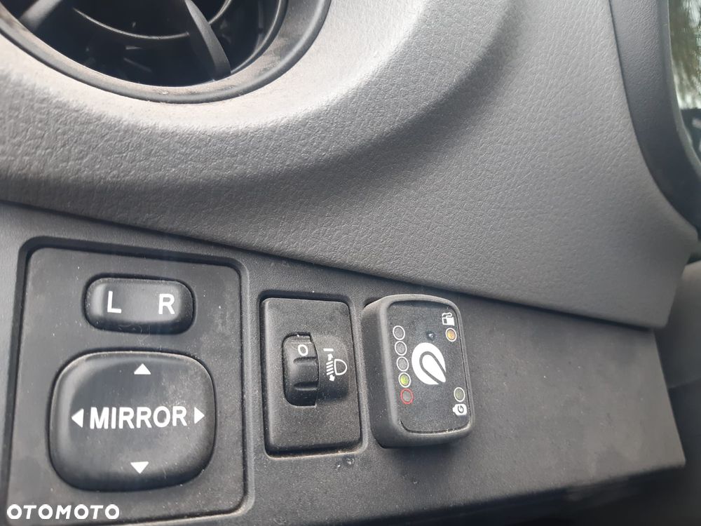 Toyota Yaris - 16