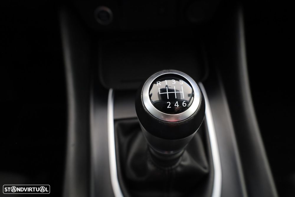 Nissan Qashqai 1.3 DIG-T N-Connecta - 24