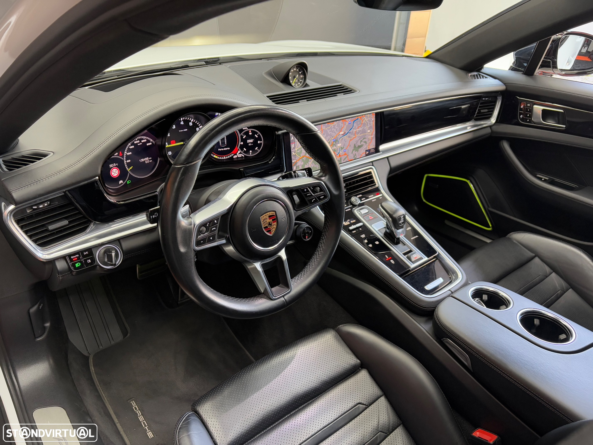 Porsche Panamera 4 E-Hybrid - 35