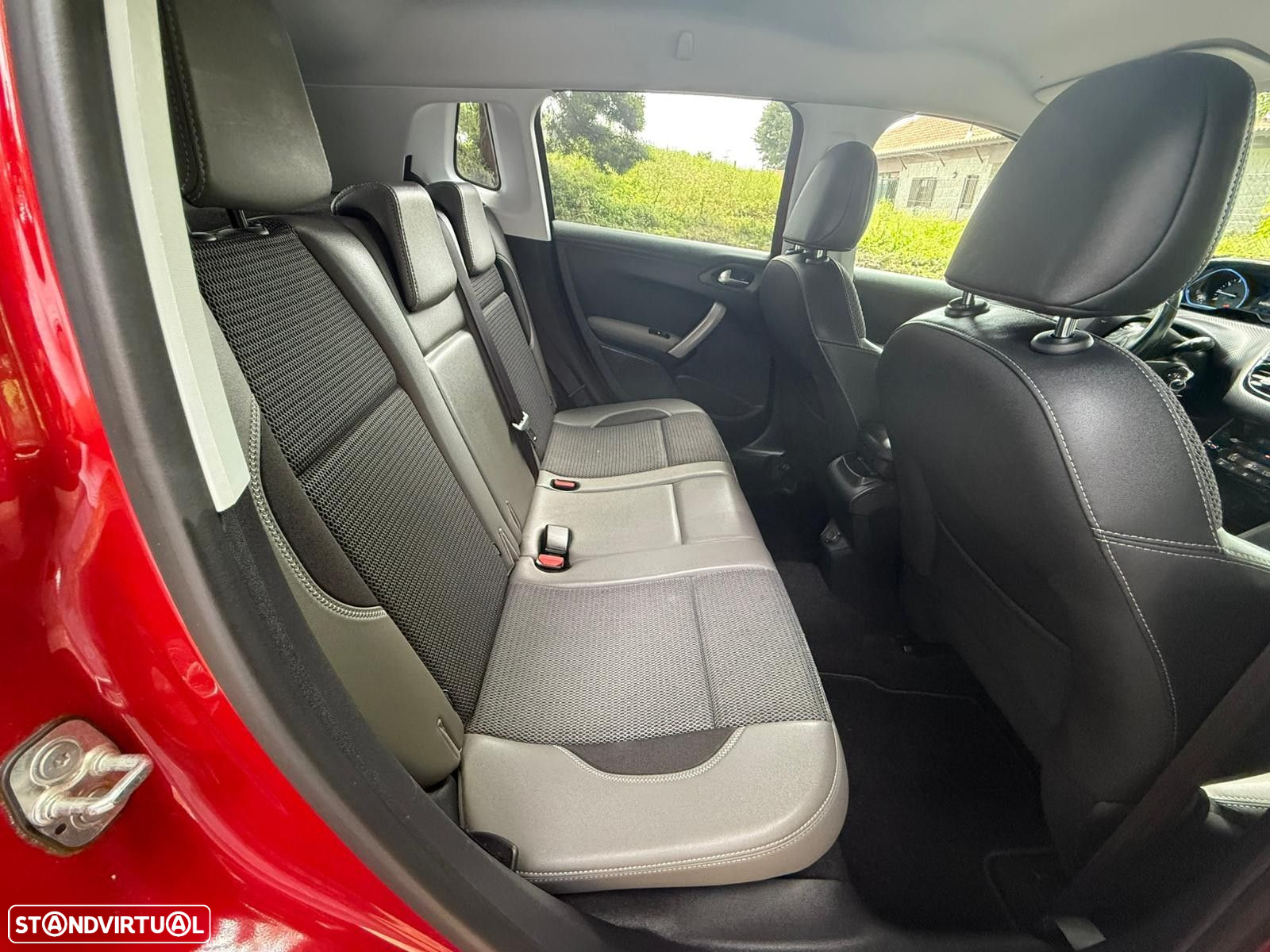 Peugeot 2008 1.2 PureTech Allure EAT6 - 22