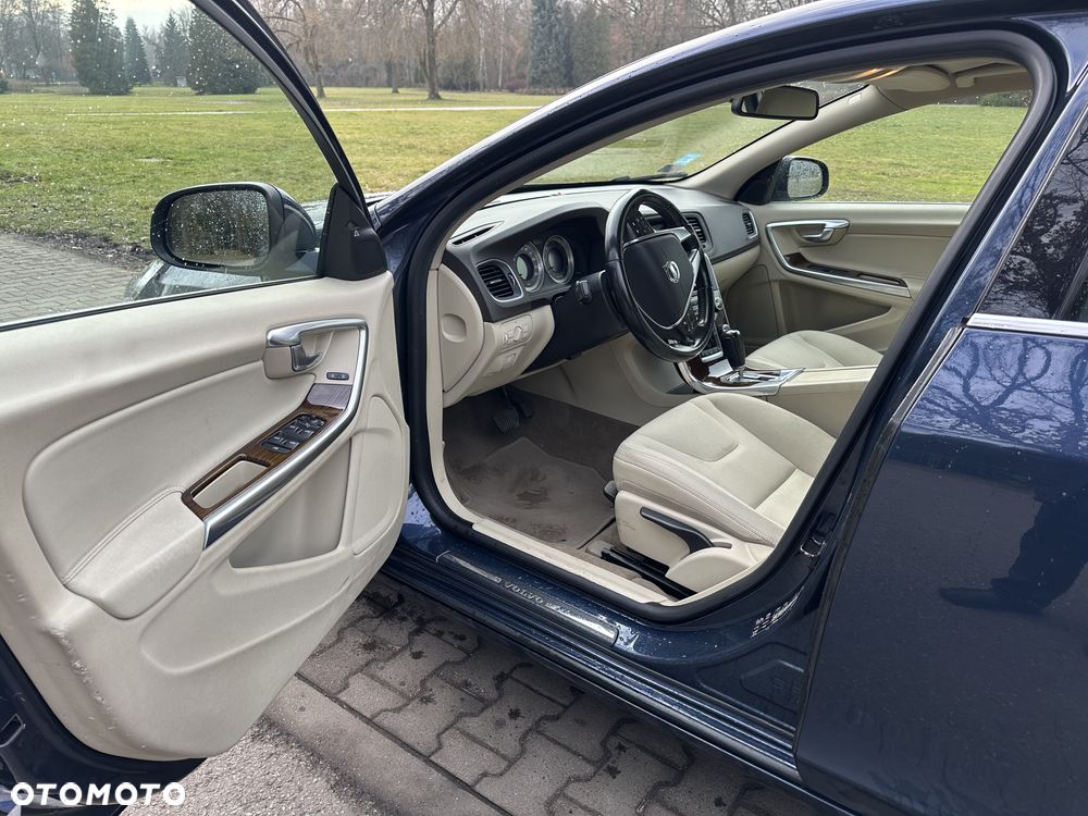 Volvo S60 D3 Geartronic Momentum - 9