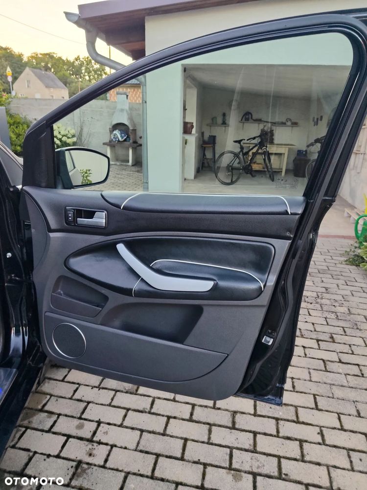 Ford Kuga 2.0 TDCi 4x4 Individual - 25
