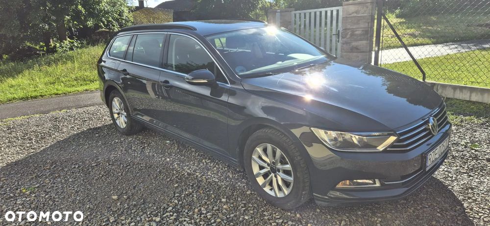 Volkswagen Passat - 1