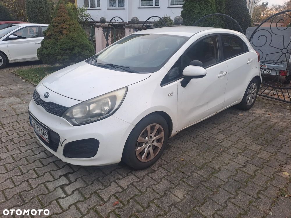 Kia Rio - 4