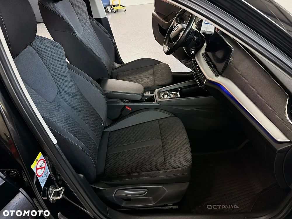 Skoda Octavia 2.0 TDI Sportline DSG - 28