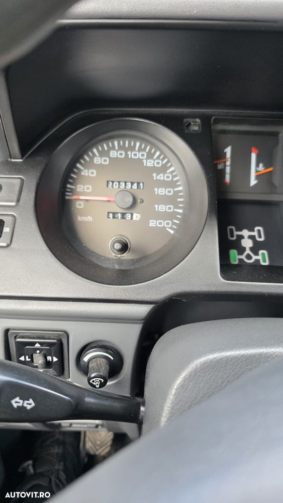 Mitsubishi Pajero - 12