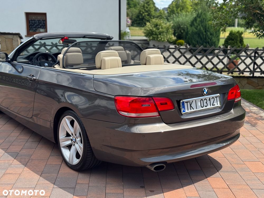 BMW Seria 3 320i Cabrio - 32