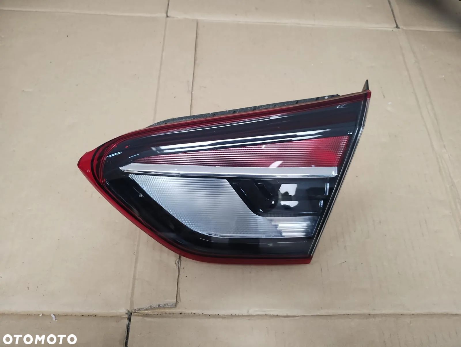OPEL CROSSLAND X LAMPA PRAWA TYLNA W KLAPE EUROPA - 1