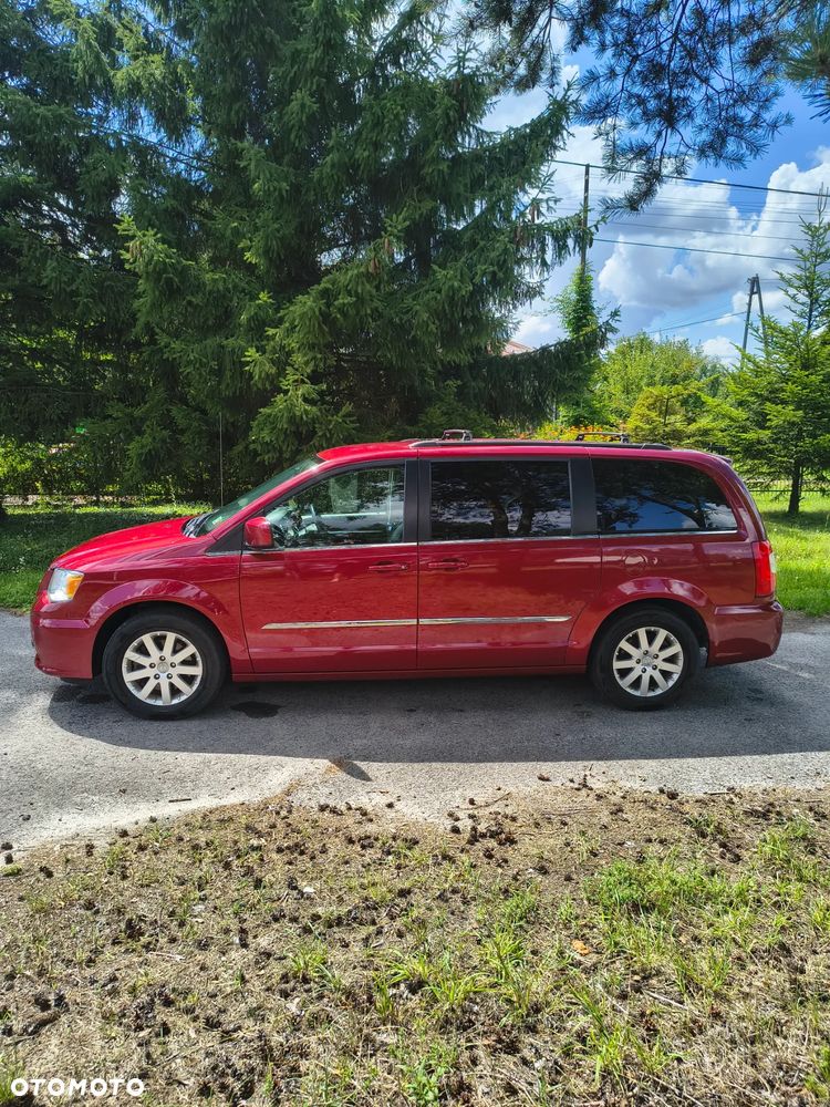 Chrysler Town & Country - 12