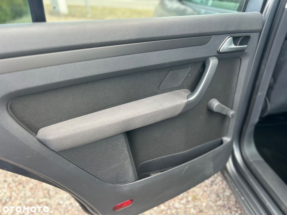 Volkswagen Touran 1.9 TDI DPF Conceptline - 19