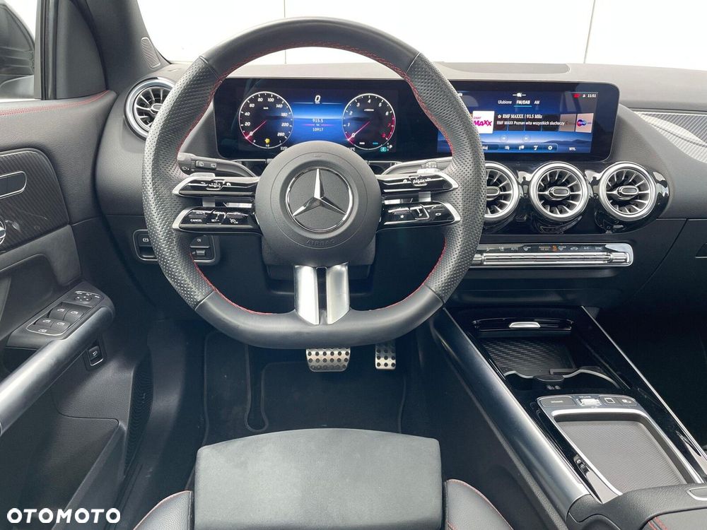 Mercedes-Benz GLA - 12