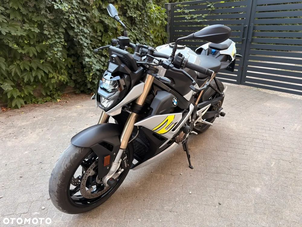 BMW S - 1