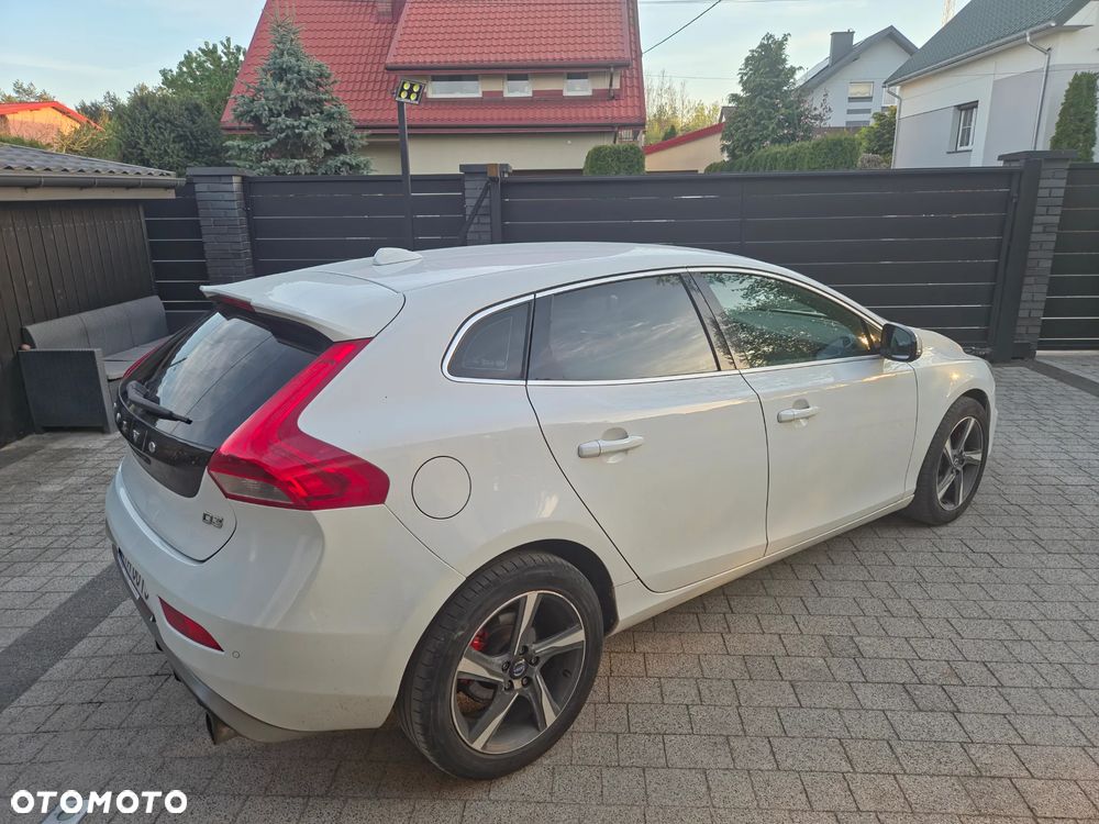 Volvo V40 D3 R-Design - 2