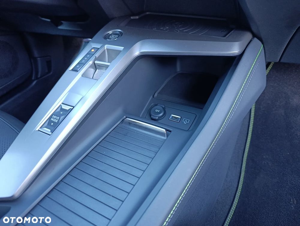 Peugeot 408 1.6 Plug-In Hybrid 180 GT EAT8 - 33