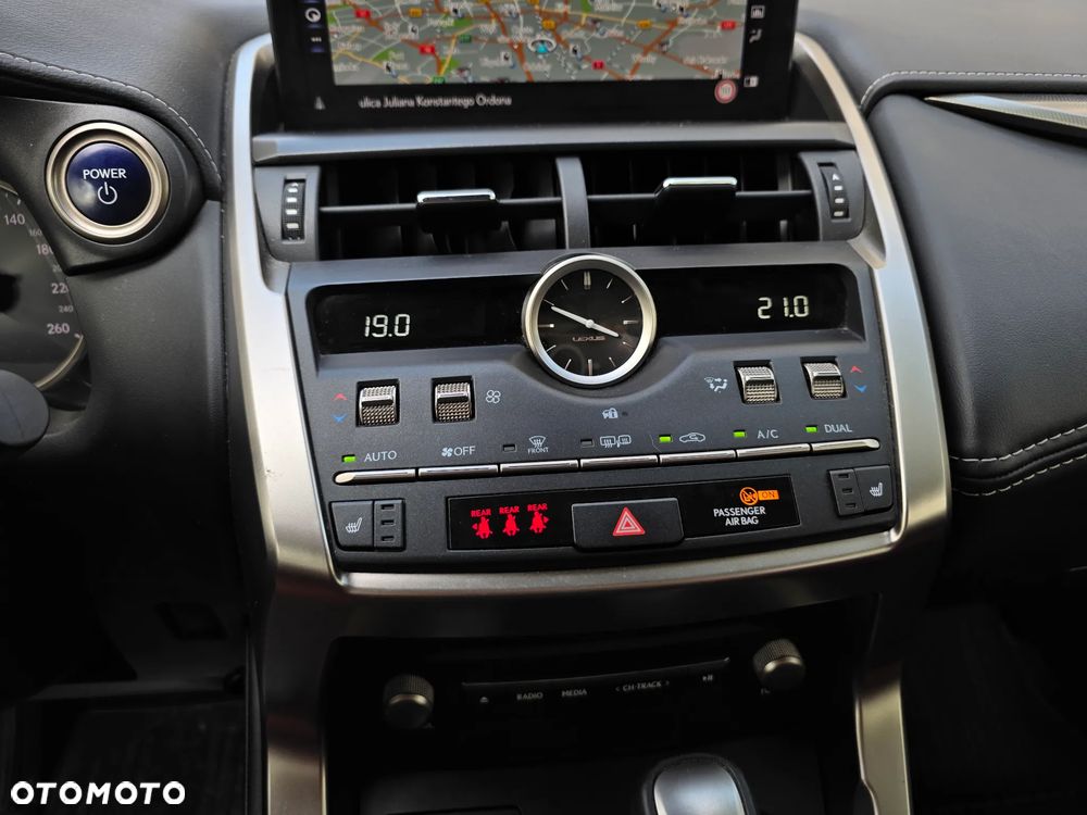 Lexus NX 300h Prestige AWD - 18