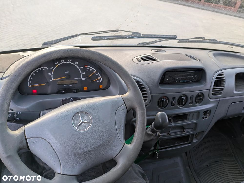Mercedes-Benz Sprinter 906.211 - 9