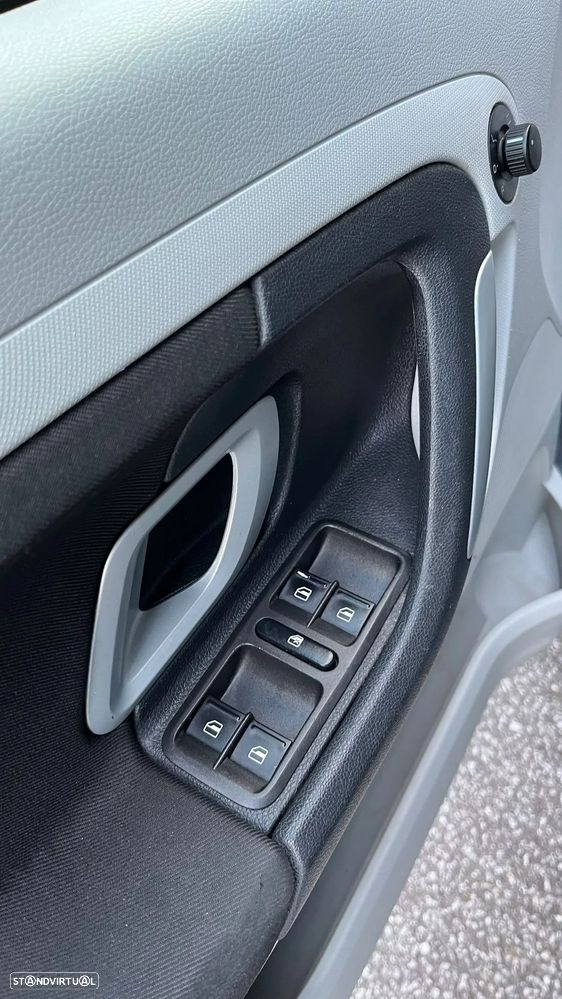 Skoda Roomster 1.2 Comfort - 11