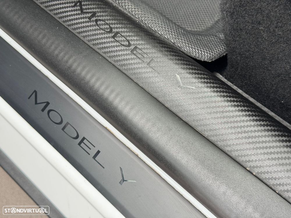 Tesla Model Y Standard Long Range RWD - 11
