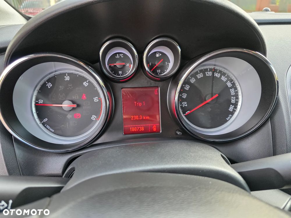 Opel Astra 2.0 CDTI DPF Cosmo - 17