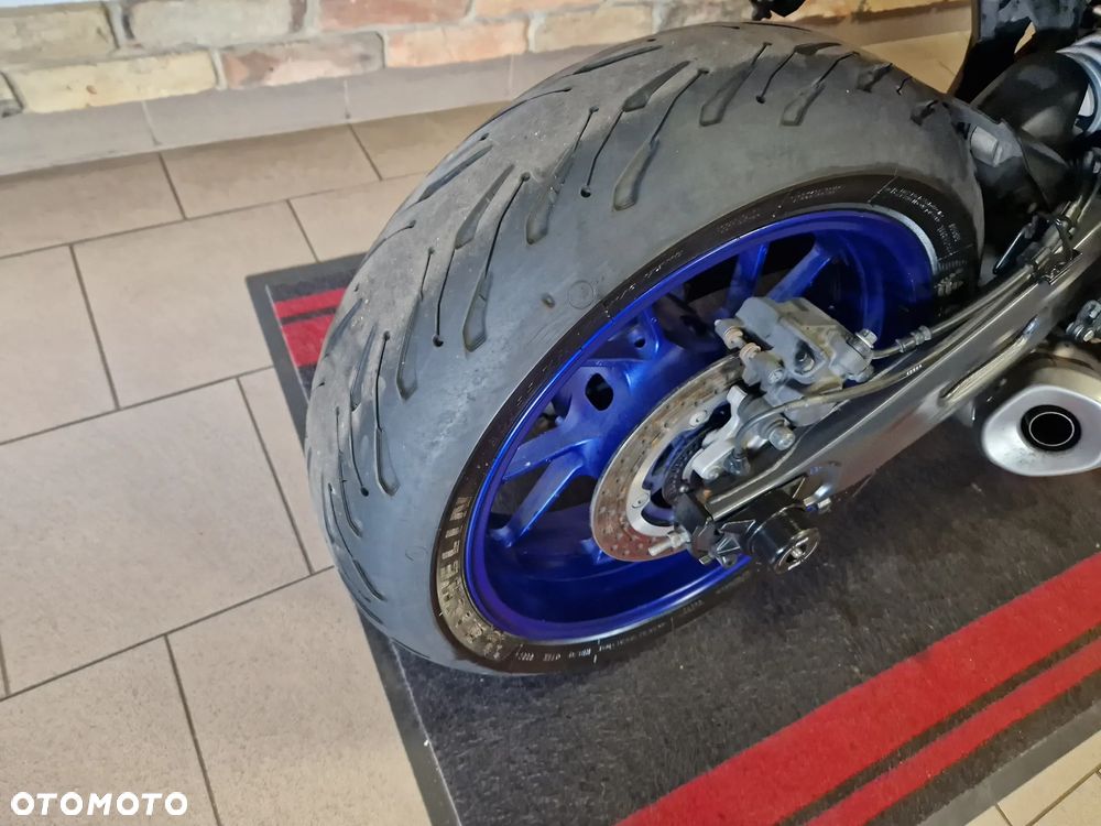 Yamaha R7 - 29