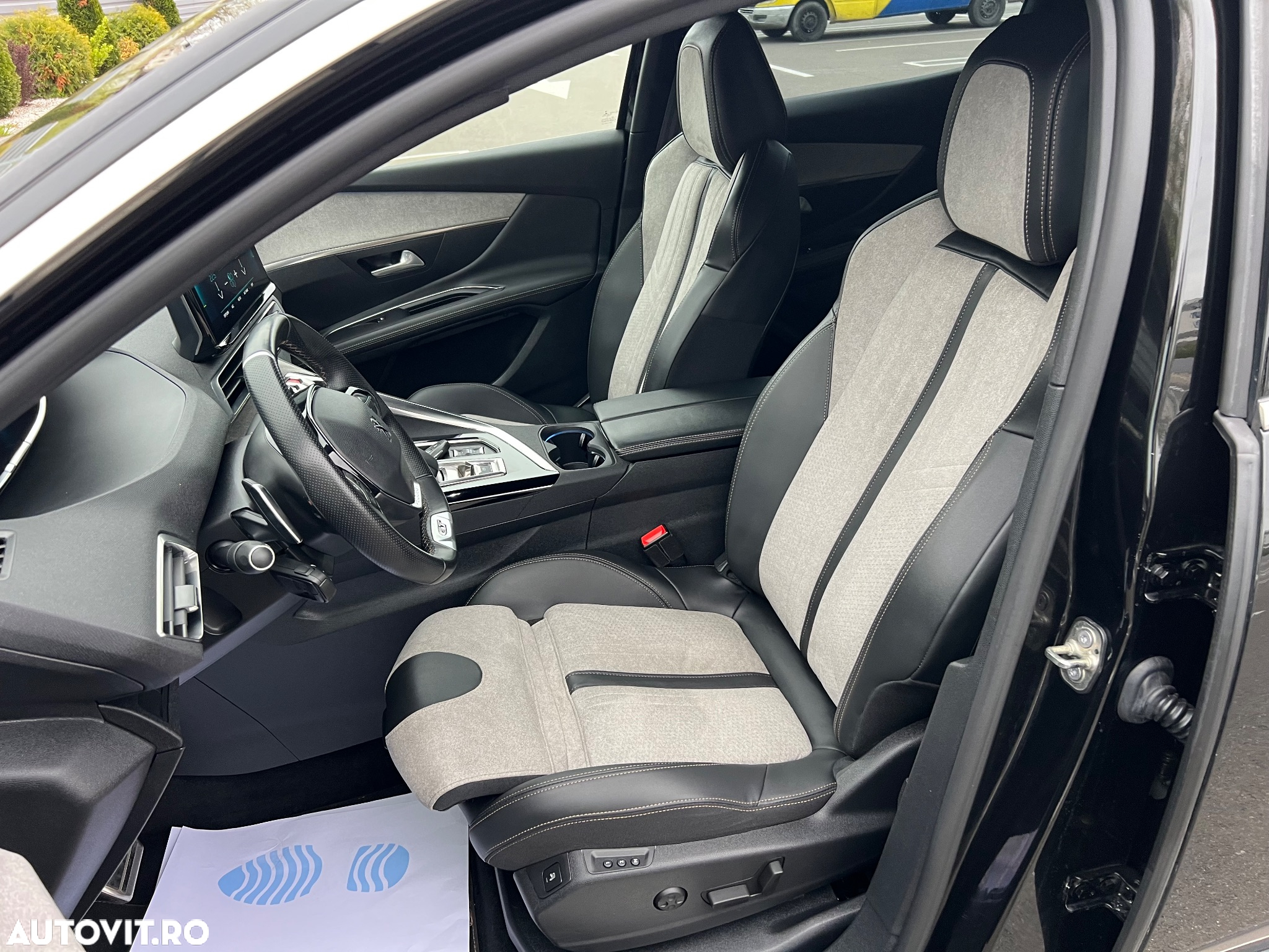 Peugeot 3008 Plug-In Hybrid 225 e-EAT8 GT - 6