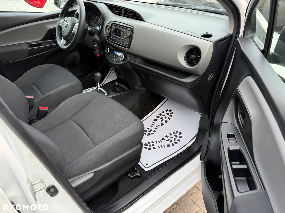 Toyota Yaris Hybrid 100 Active - 14