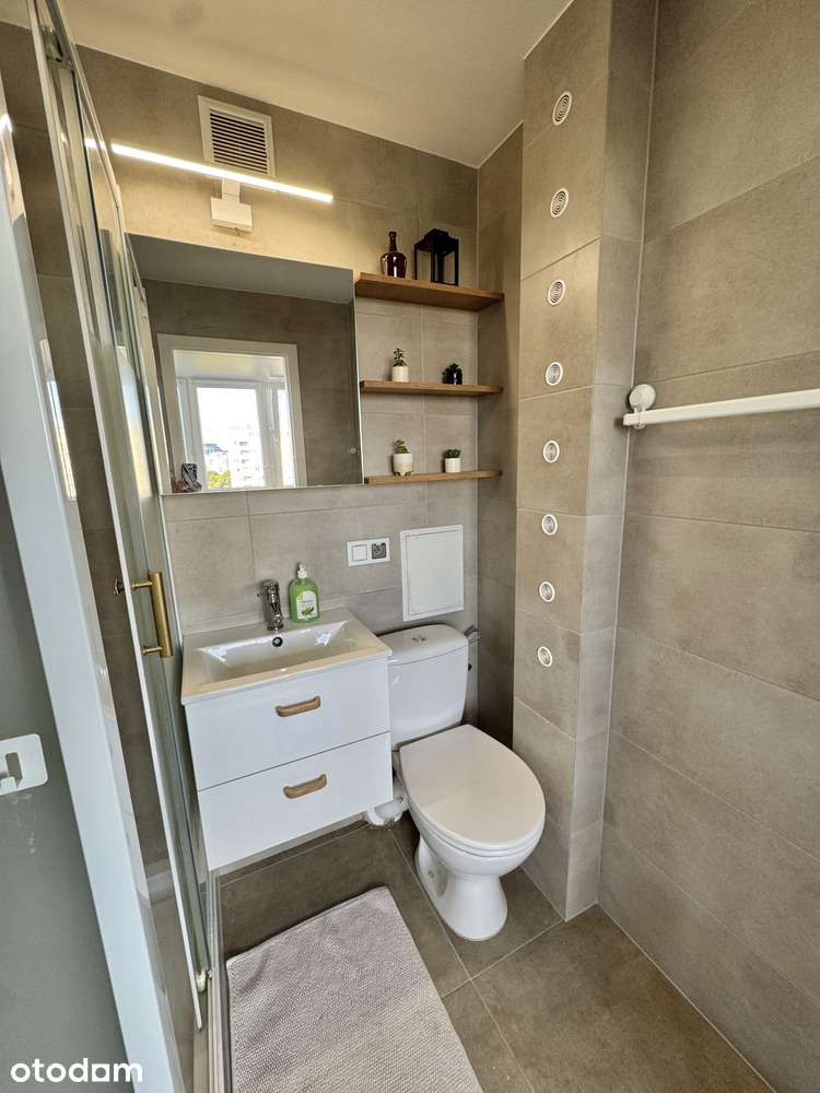 Odnowiona kawalerka 24 m² z widokiem na Sky Tower – ul. Gajowicka 72
