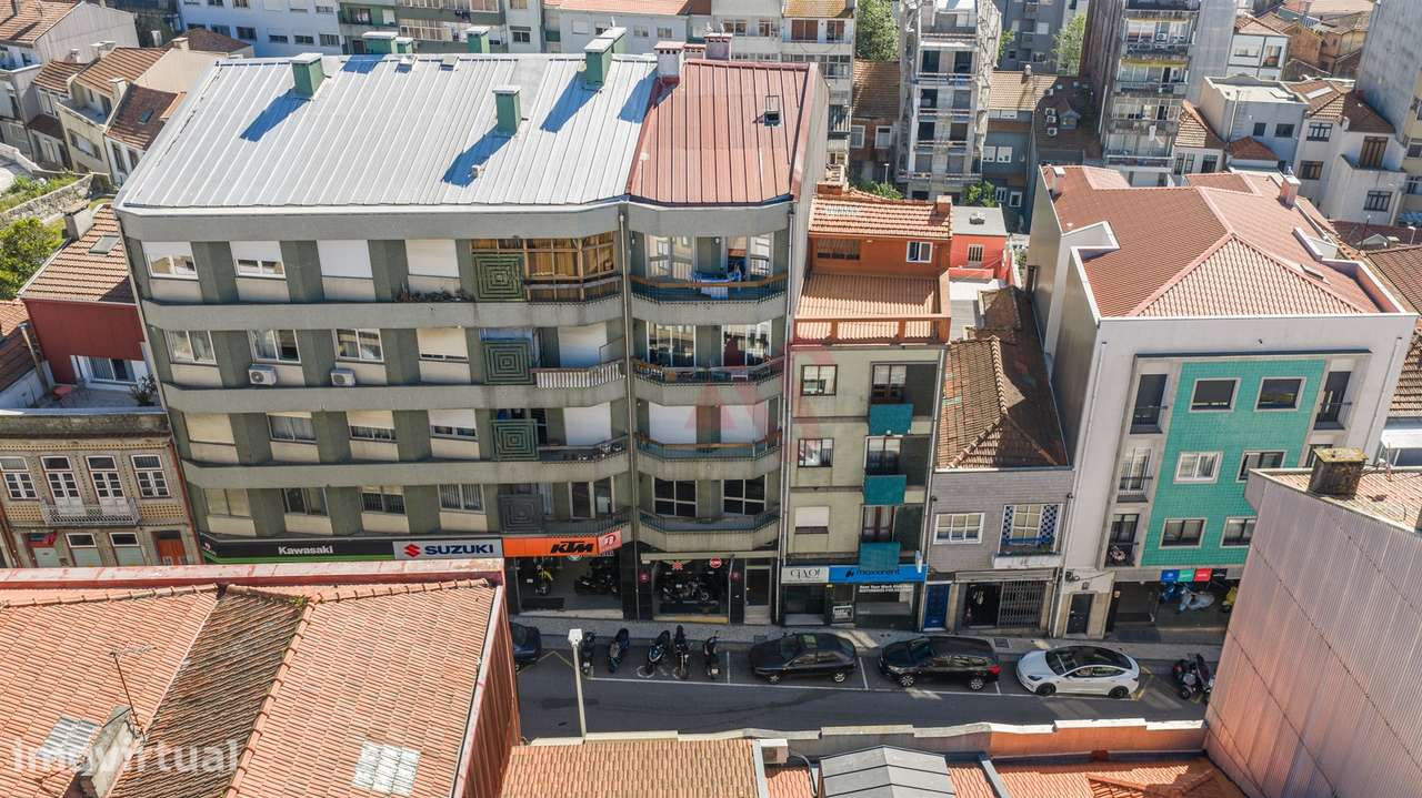 Apartamento T2+1 com Terraço de 30 m2 em Santo Ildefonso, Porto - Grande imagem: 2/22