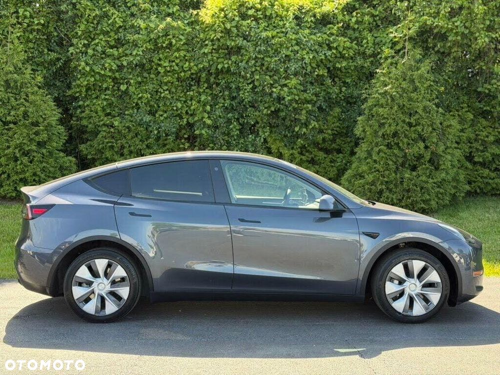 Tesla Model Y Long Range Dual Motor AWD - 8