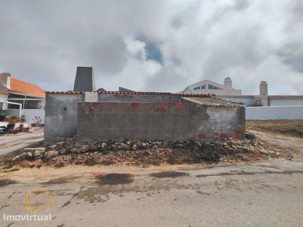 Ruína inserida em Terreno com 230m2 - Grande imagem: 2/7
