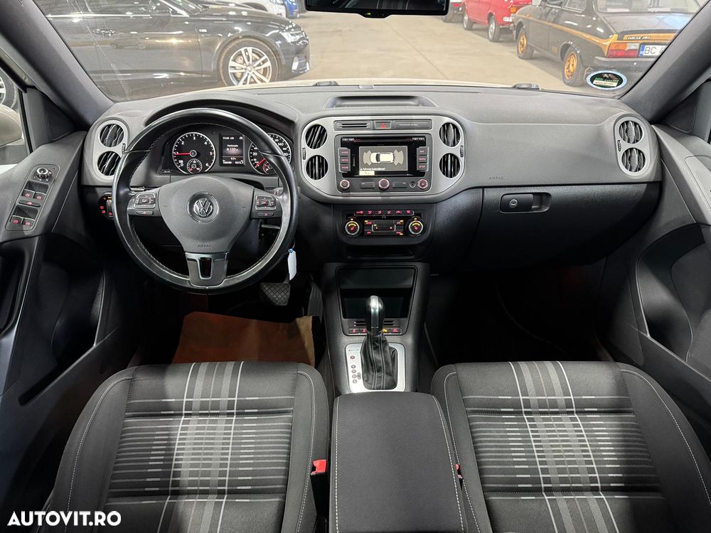 Volkswagen Tiguan 2.0 TDI DPF 4Motion BlueMotion Technology DSG Lounge Track & Style - 9