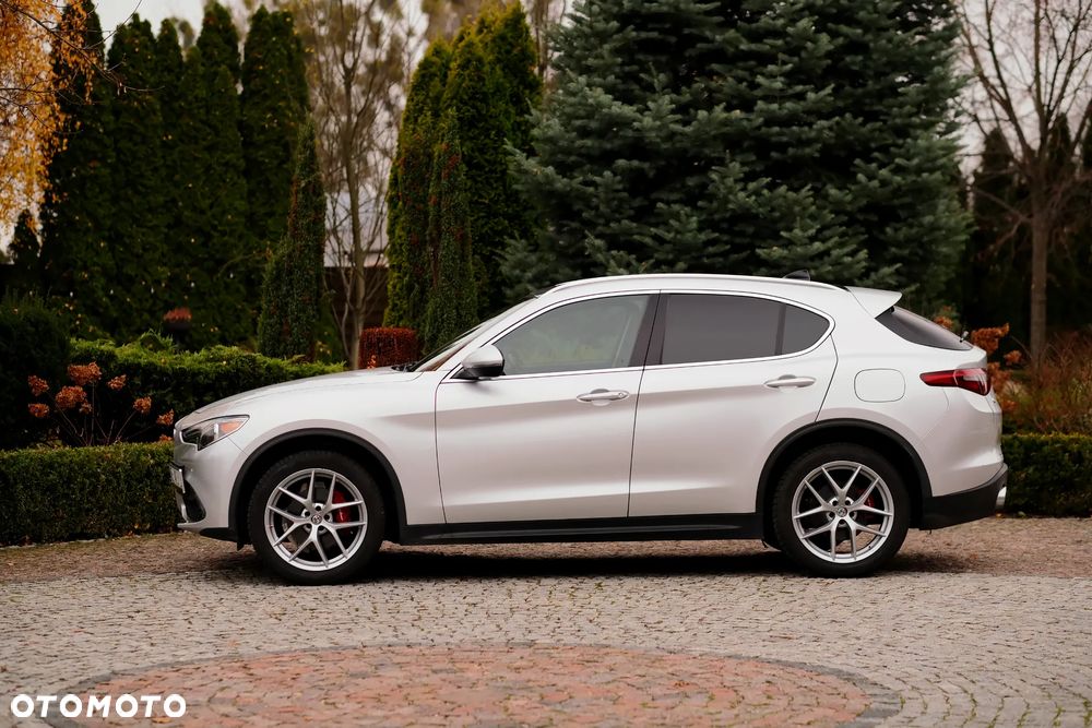 Alfa Romeo Stelvio - 10
