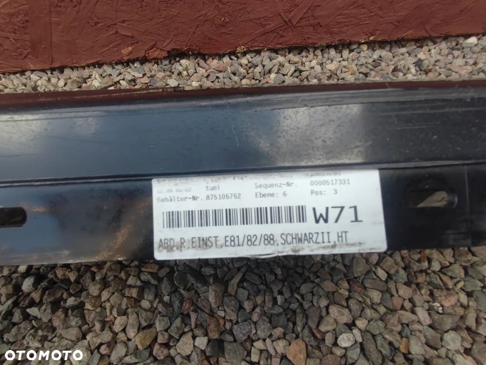 BMW E81 / E82 / E88 ORYGINALNE NAKŁADKI NA PROGI LEWA / PRAWA W KOLORZE SCHWARZ II O NR.  51 77 7 046 348 / 51 77 7 046 347 OEM W DOBRYM STANIE - 24