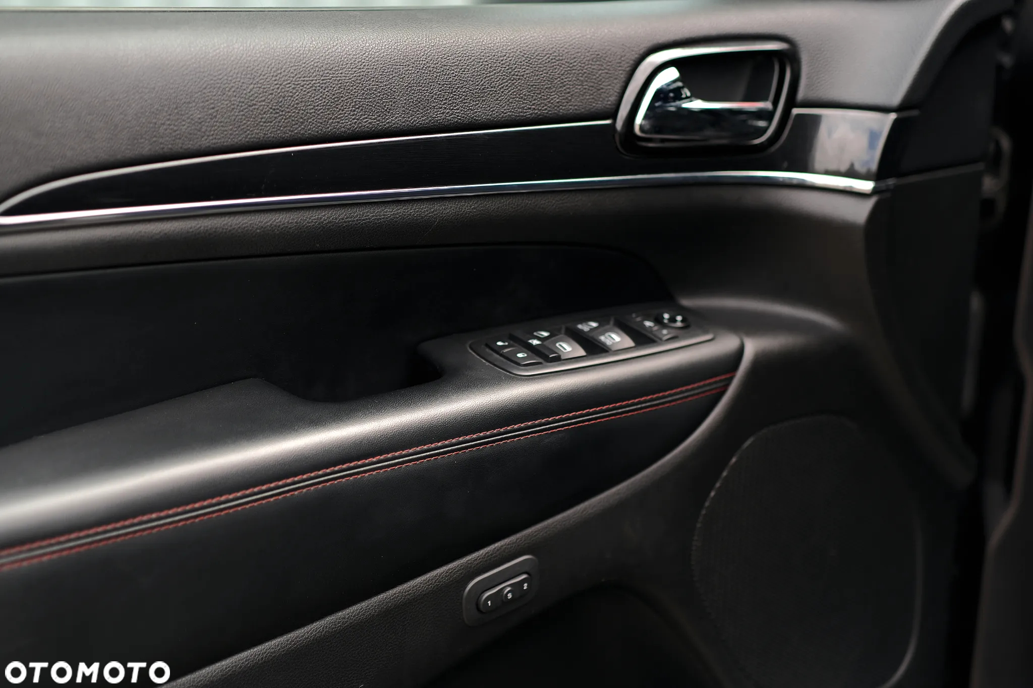 Jeep Grand Cherokee - 24