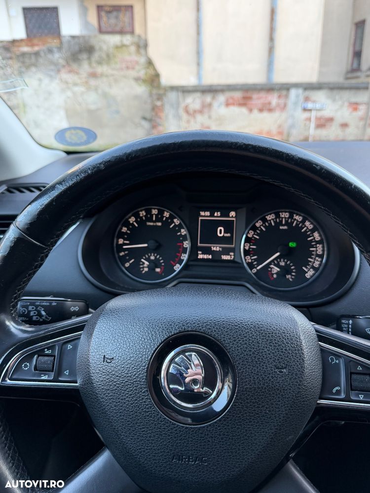 Skoda Octavia 1.6 TDI STYLE DSG - 7