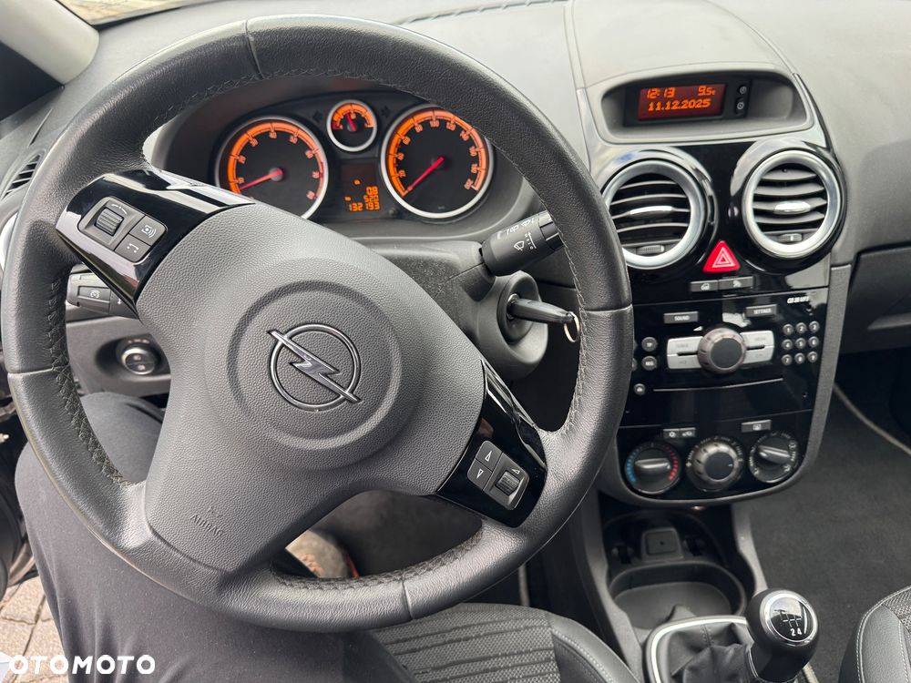 Opel Corsa 1.2 16V Cosmo - 9