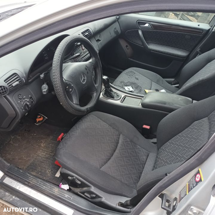 Dezmembrari  Mercedes-Benz C-CLASS (W203)  2000  > 2007 C 200 Kompres - 7